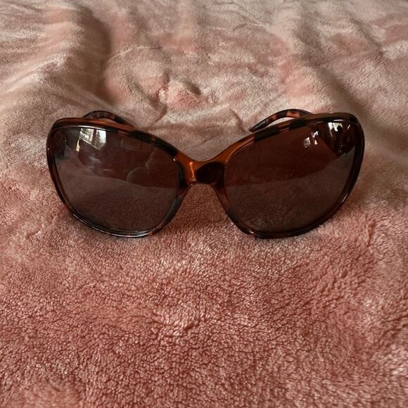 Foster Grant Women's Poppet Polarized Rectangular Sunglasses, Tortoise/Brown - Picture 2 of 8